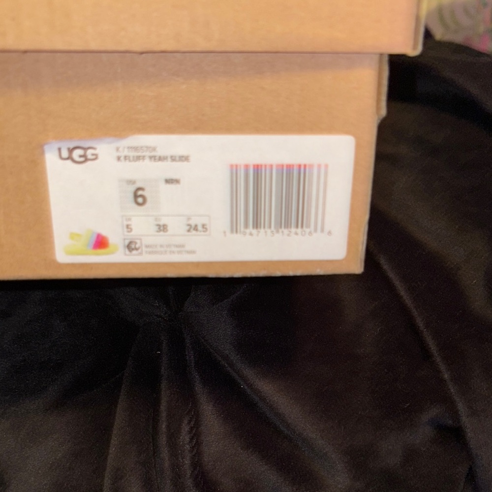 UGG Fluff Yeah Slide Sandals - Size 6